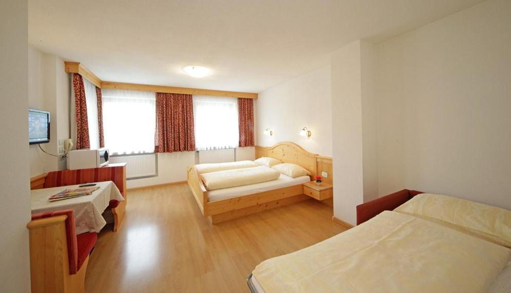 Apartments Lasteis Ла Вилла Экстерьер фото