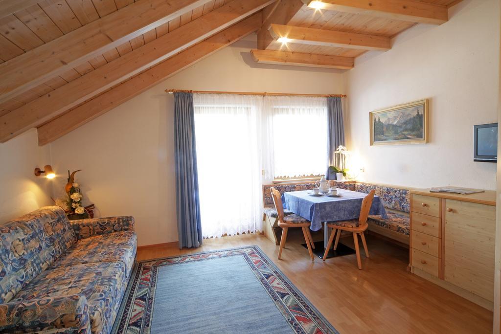Apartments Lasteis Ла Вилла Экстерьер фото